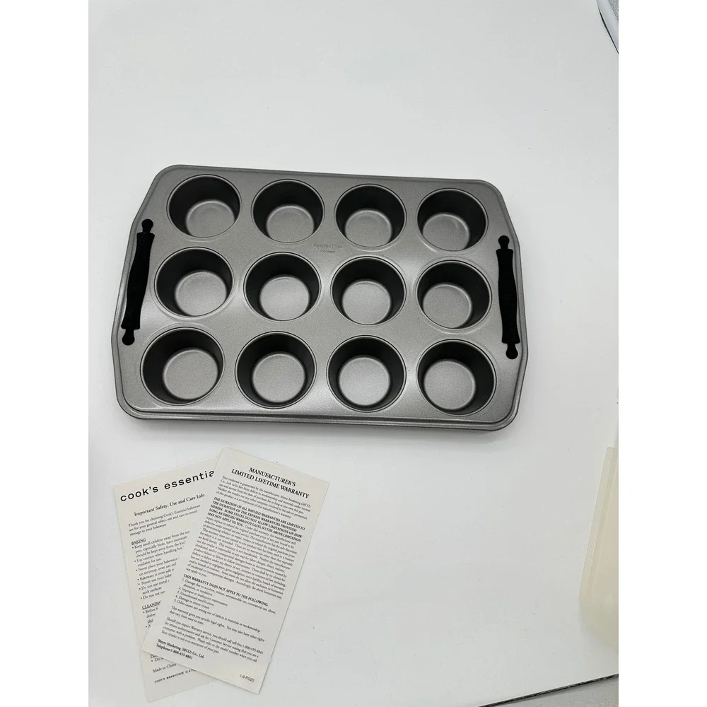 Cook's Essentials Cupcake Muffin Pan with‎ Locking Lid Carrier Gray 12 Cup